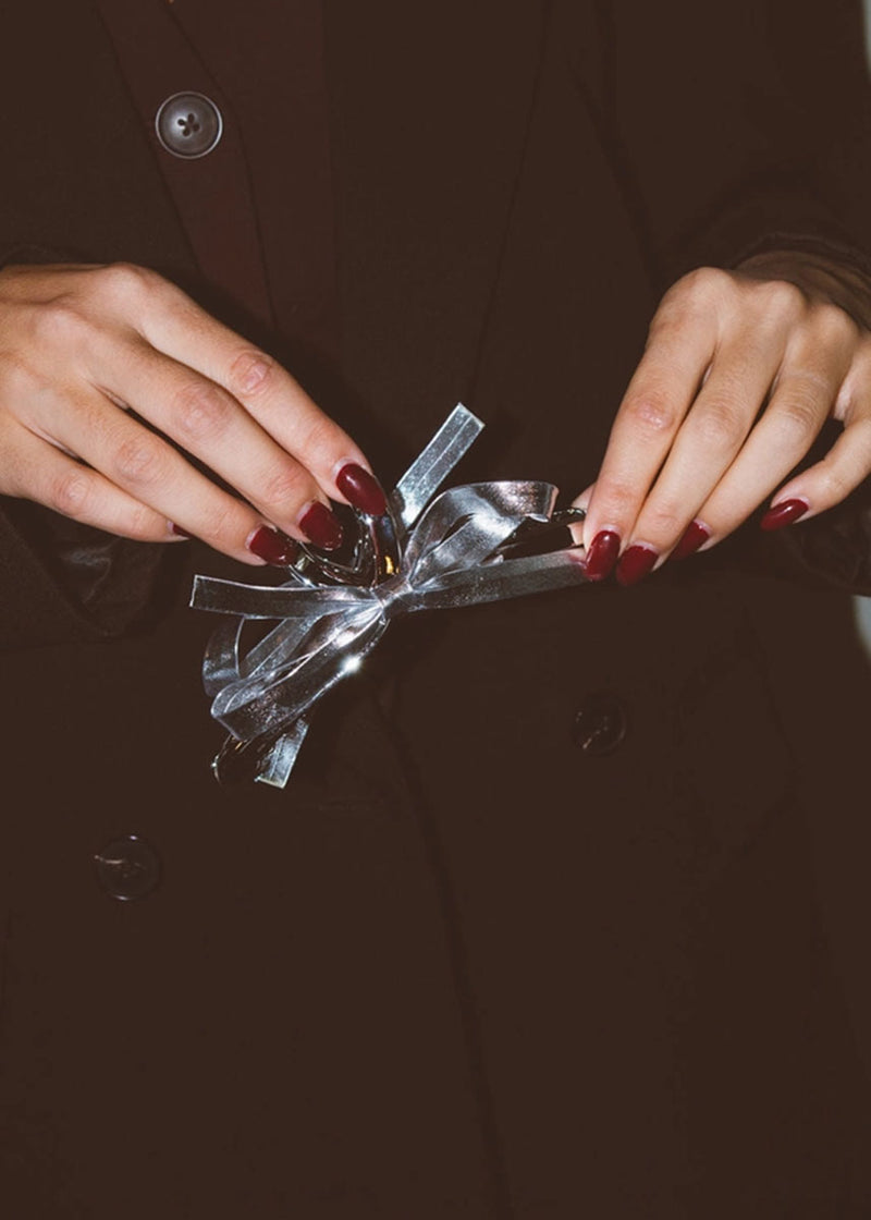 Silver Loop Bow Claw Clip