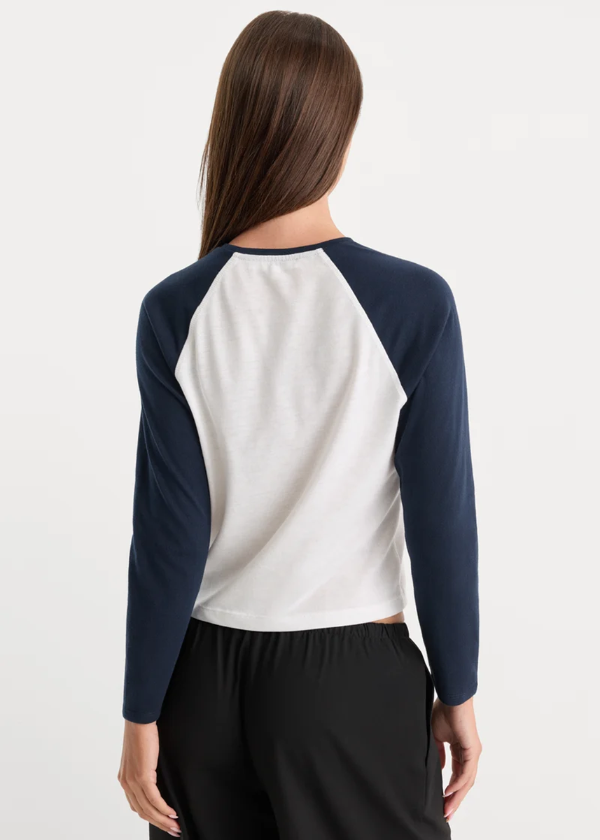 The Long Sleeve Raglan Tee - Chalk