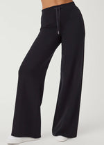 AirEssentials Wide Leg Pant - Very Black