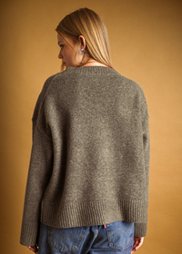 Cristina V-Neck Sweater - Mocha