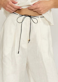 Lottie Relaxed Short - White & Black