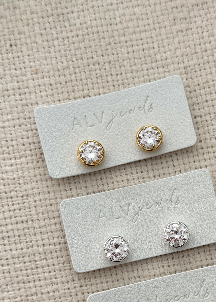 Classic Prong Studs - Gold