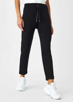 AirEssentials Tapered Pant - Very Black